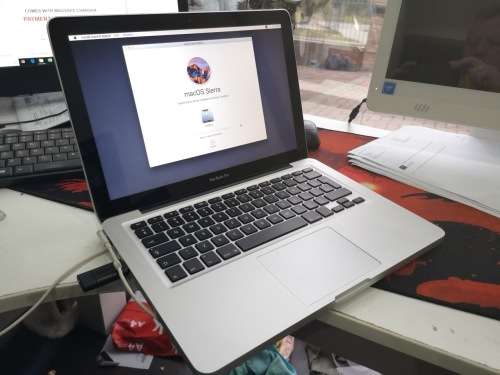 APPLE MACBOOK PRO 9.2*79 CYCLE COUNT!*DVD*4GB RAM*1000GB*DVD